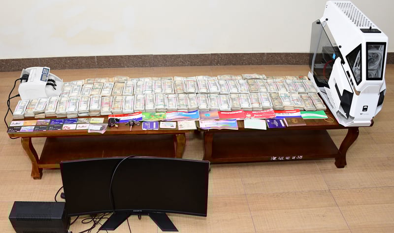 भीमढुङ्गाबाट हुण्डी रकमसहित दुई कारोबारी पक्राउ