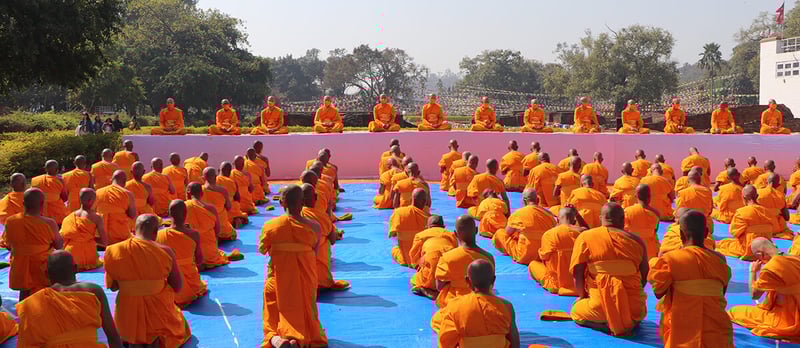 थाइल्याण्डका ३०० भिक्षुद्वारा लुम्बिनी–रामग्राम शान्ति पदयात्रा