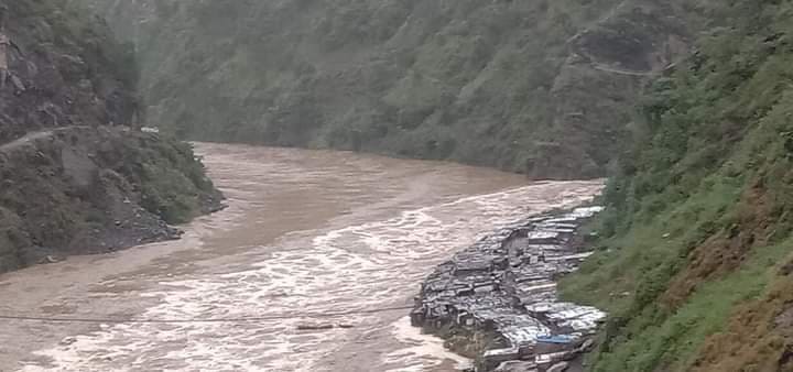 पौडी खेल्ने क्रममा बालक महाकालीमा बेपत्ता