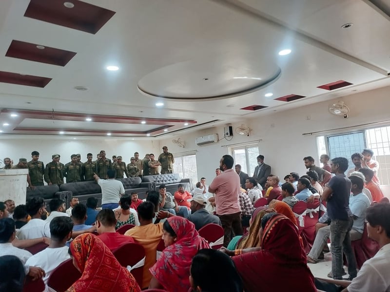 नगरप्रहरीको ज्यादतीमा नगरप्रमुखले कारबही नगर्ने