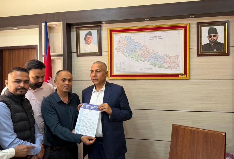 पत्रकार महासंघ जिल्ला शाखाद्वारा प्रजिअमार्फत् प्रधानमन्त्रीलाई ज्ञापनपत्र