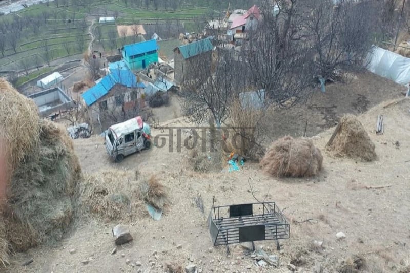 Jumla van accident: Two of seven injured in critical condition