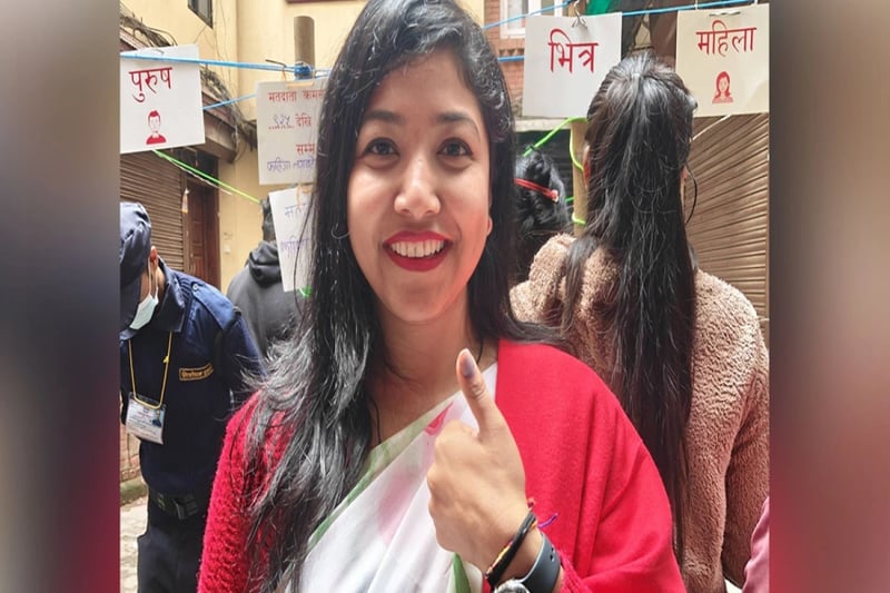 Acting Kathmandu Mayor Sunita Dangol casts vote from Lagan Tole
