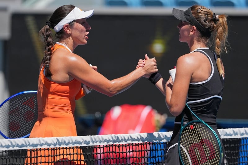 Heat triggers Melbourne chaos as Djokovic hits landmark, Osaka out