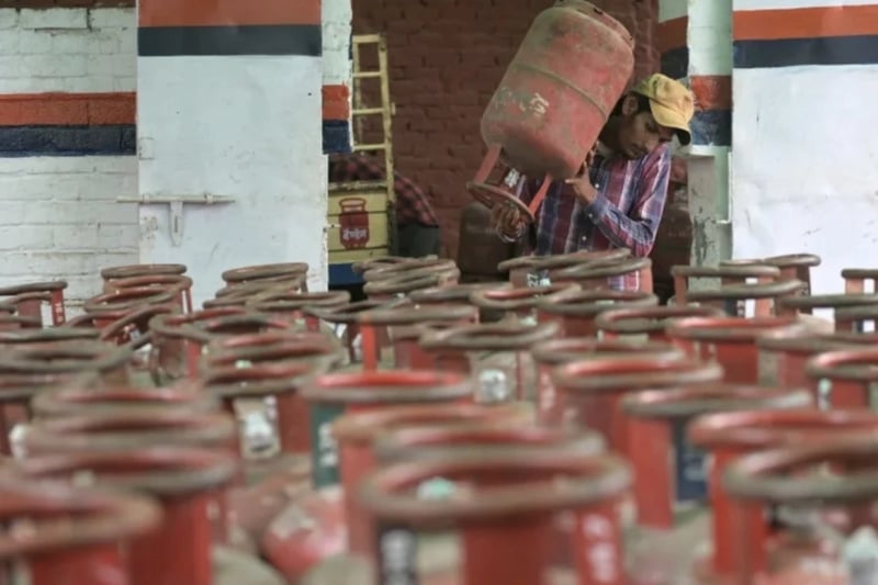 India tightens gas supplies over Mideast war, restaurants warn of closures