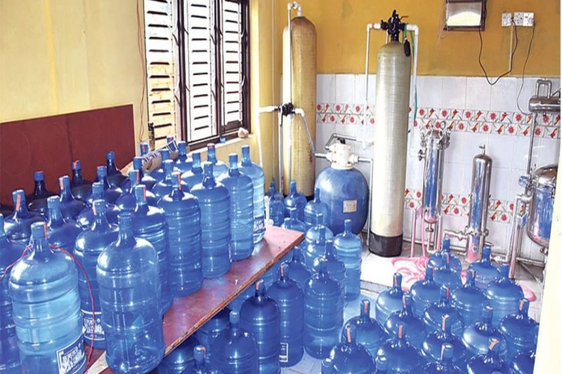 Contaminated confidence: Jarred water under scrutiny