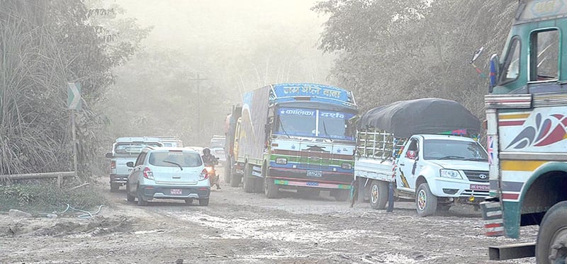 Butwal-Narayanghat road blocked due to slippery section at Daunne