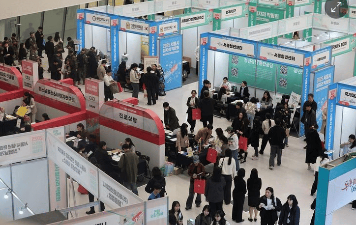 S. Korea's employment rises 206,000 on year in March