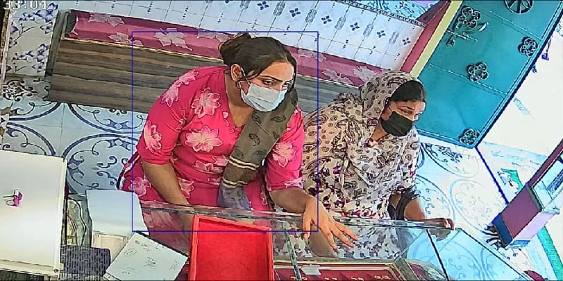 Two Pakistani women arrested for stealing gold