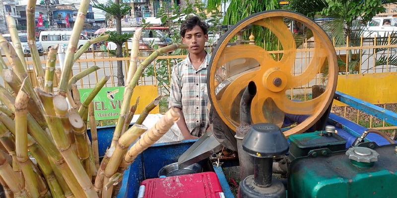 Foreign employment returnees find niche in selling sugarcane juice, enjoy entrepreneurship