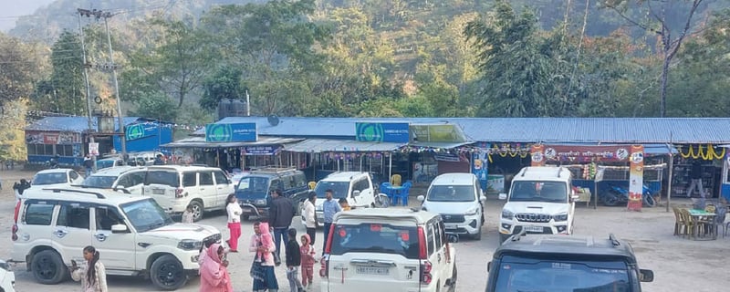 Bhedetar crowded with Indian tourists