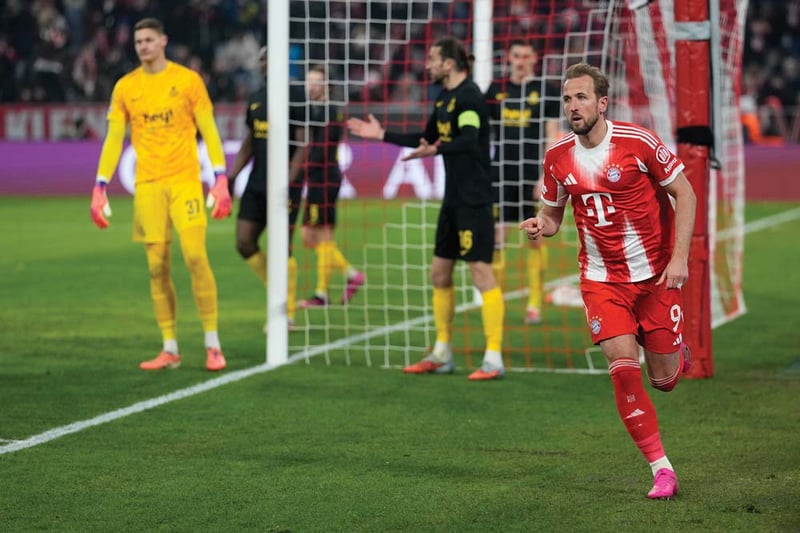 Liverpool cruise as Bayern reach Champions League last 16