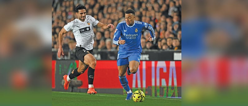 Real Madrid stay on Barca's tail