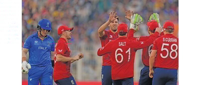 England, SAfrica into Super Eights