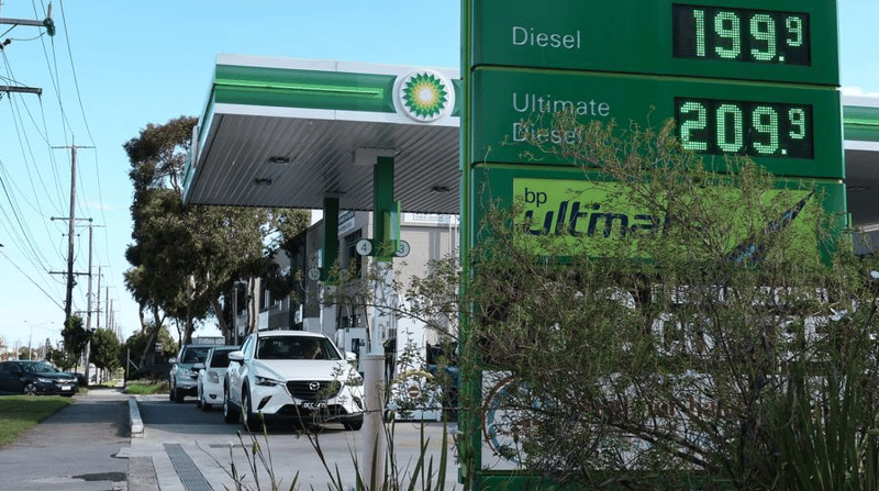 Australian gov't to release 762 mln liters of fuel