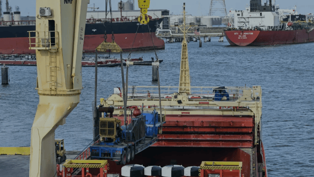 Venezuela oil reserves both entice and repel energy giants