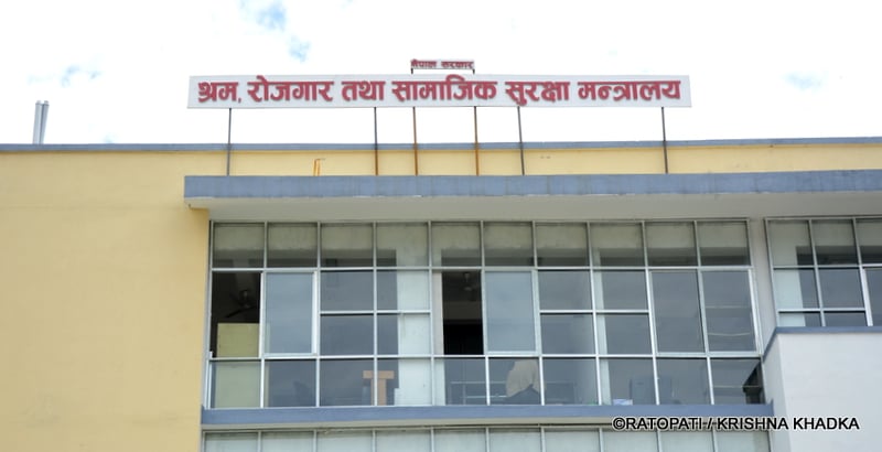 Ministry Restricts Re-Issuance of Work Permits to Seven Countries, Including Saudi Arabia and UAE