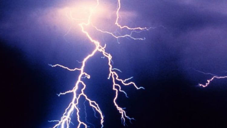 Strong Winds and Lightning Disrupt Life in Koshi Province; Livestock Killed in Solukhumbu