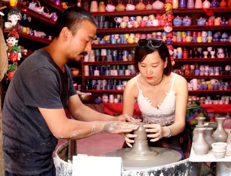 भक्तपुरको पोटरी स्क्वायरमा सडक महोत्सव सुरु