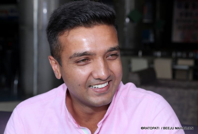 New Lawmaker Attends Swearing-In Ceremony in School Uniform, Carrying Bag