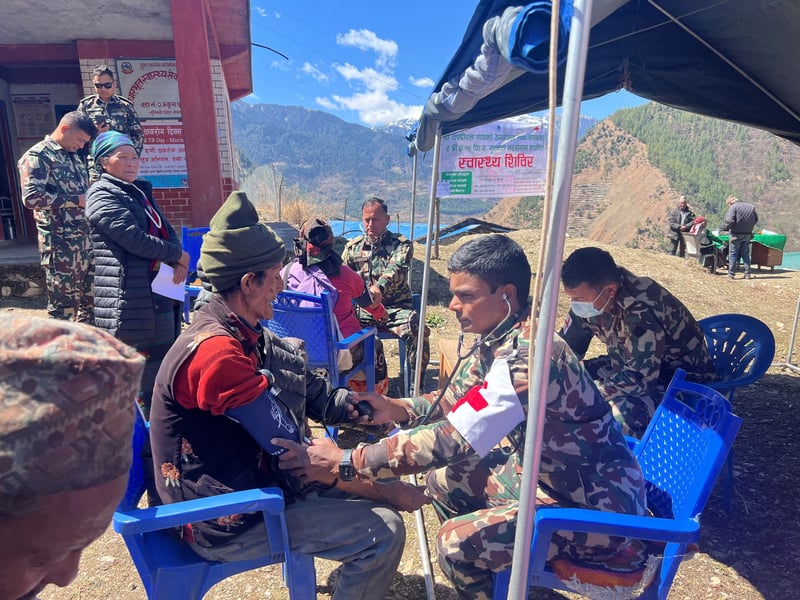 रूकुम पूर्वको दुर्गम गाउँमा सेनाको स्वास्थ्य शिविर