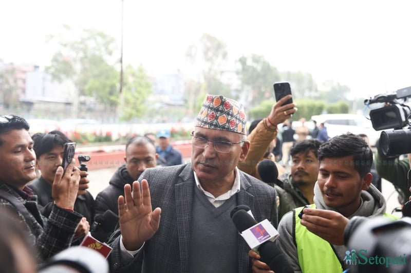 ओली पक्राउपछि एमाले नेताहरू च्यासलमा (तस्बिरहरू)