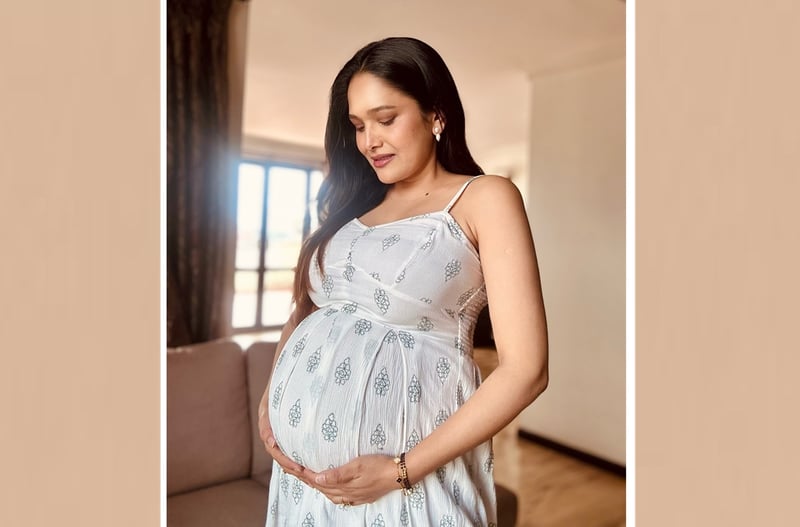 आमा बन्दै गायिका इन्दिरा जोशी