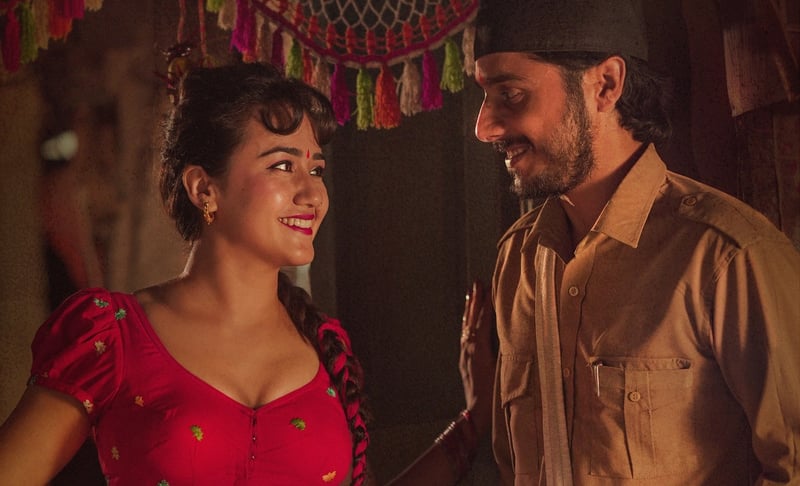 'लालीबजार' पोस्टरमा डेब्यु अभिनेता विशाल, स्वस्तिमासँग जोडी