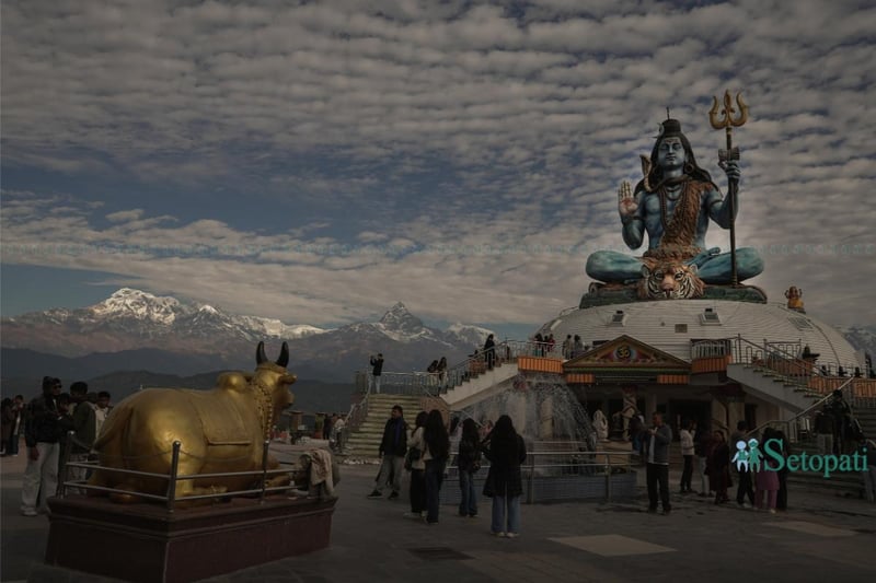 महादेवको विशाल मूर्ति बनेपछि पर्यटक उर्लिन थालेको पुम्दिकोट (तस्बिरहरू)