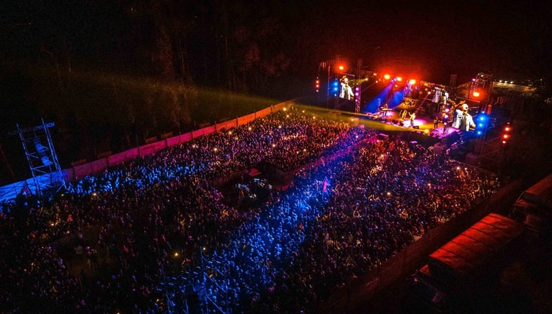 प्रेमिल साँझमा नेपथ्यसँगै झुम्यो बन्दीपुर