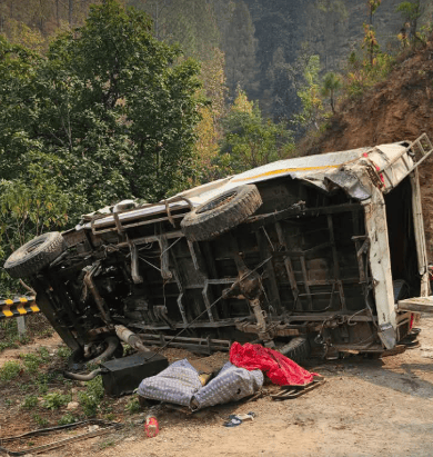 तीर्थालु चढेको गाडी दुर्घटना हुँदा एक बालिकाको मृत्यु, २ जनाको अवस्था गम्भीर