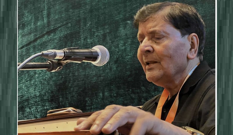 अतीतका गीत लिएर दुर्गा खरेल पलेँटीमा