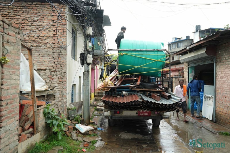 काठमाडौंका झन्डै ३५ सय परिवारलाई २४ घन्टाभित्र घर खाली गर्न राज्यको दिएको उर्दी