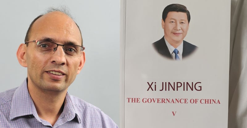 चीन कस्तो छ भन्ने प्रश्नको जबाफ 'सी चिनफिङ: द गभर्नेन्स अफ चाइना'