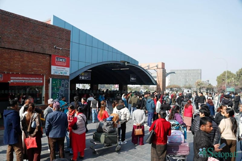 विदेश हिँडेकाहरू सूचना पढेर फर्किए त्रिभुवन विमानस्थलबाट (तस्बिरहरू)