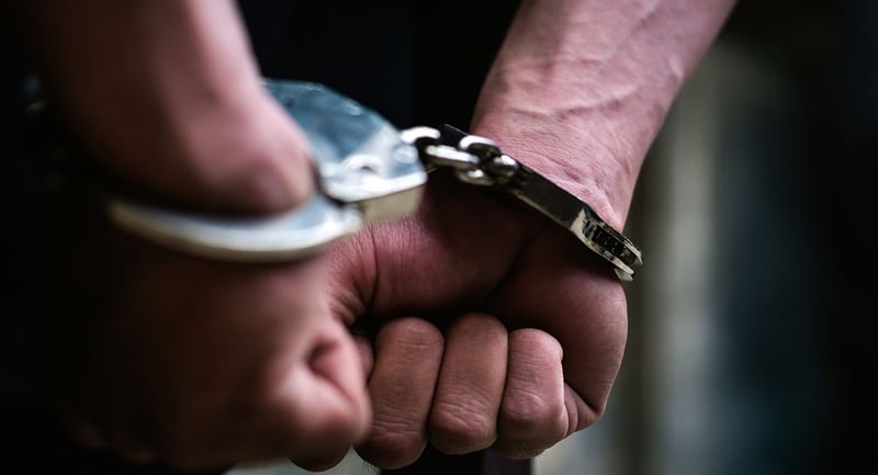 एक करोड १६ लाख रुपैयाँ नगद सहित दुई जना पक्राउ