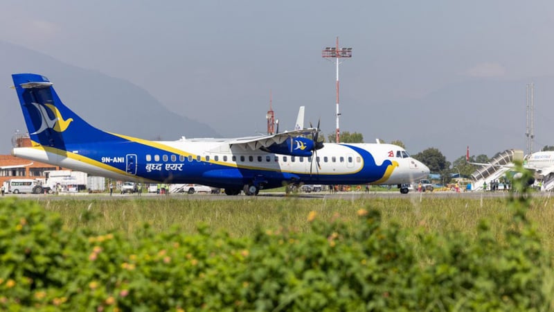 यात्रुले आपतकालीन ढोका खोलिदिएपछि बुद्ध एयरको जहाज उडानमा ढिलाइ