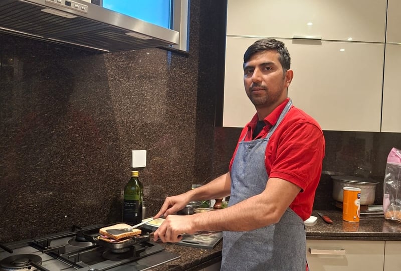 ११ वर्षको उमेरमै विदेशिए, अहिले छन् दुबईमा सेफ