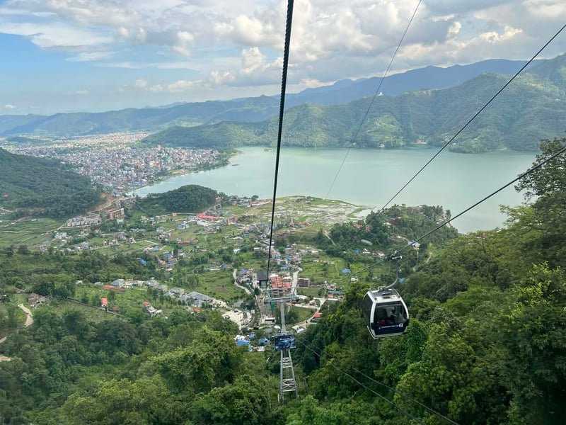 अन्नपूर्ण केबलकारमा सराङकोट उक्लँदै पोखरा नियाल्दाको मज्जा!