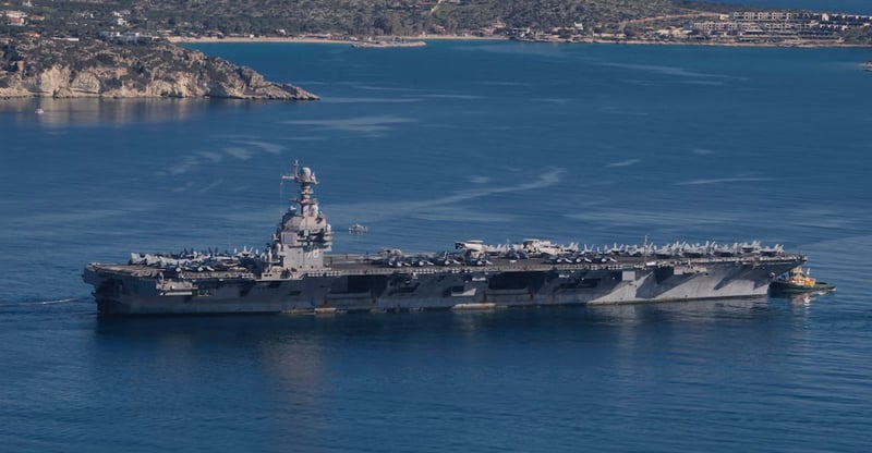 रेड सीमा तैनाथ अमेरिकी विमानबाहक युद्धपोतमा आगलागी