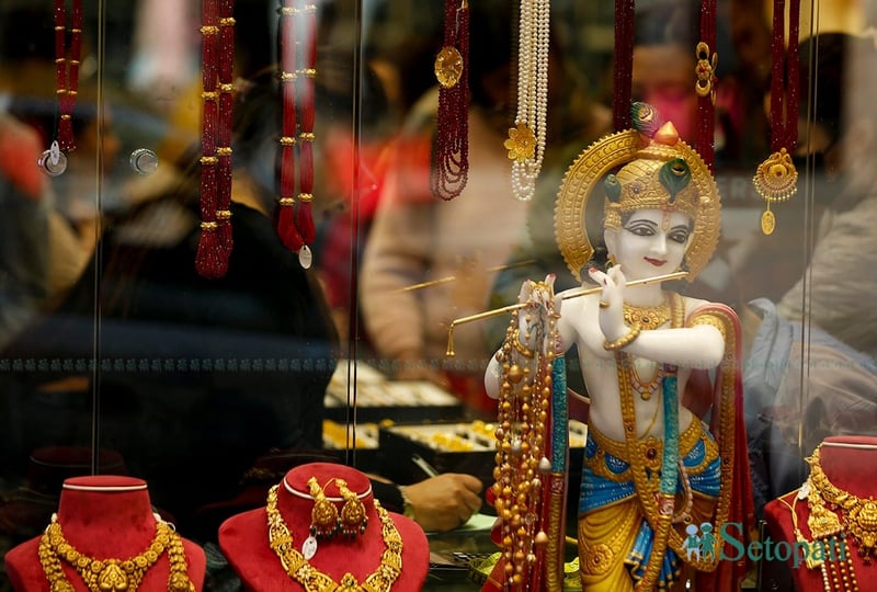 घट्यो सुन-चाँदीको मूल्य, आज कतिमा हुँदैछ किनबेच?