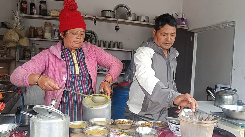 १४ वर्ष विदेश बसेर फर्किए रित्तै, अहिले गाउँमै गर्छन् वार्षिक २५ लाखको कारोबार