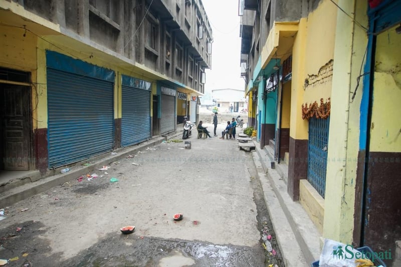 केरा अभावमा कुलेश्वरका अधिकांश फलफूल पसल बन्द (तस्बिरहरू)