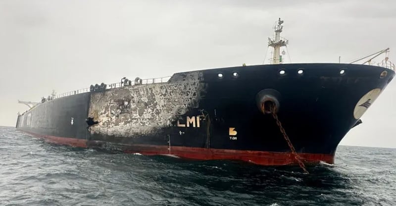 ट्रम्पले खुट्टा कमाएपछि दुबईमा तेलले भरिएको कुवेती जहाजमा इरानले गर्यो आक्रमण