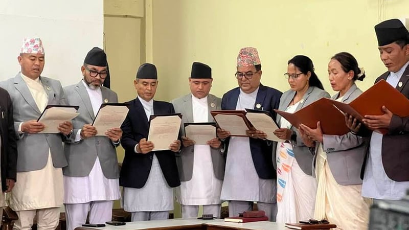 गण्डकी प्रदेशमा नवनियुक्त मन्त्रीहरूले लिए शपथ