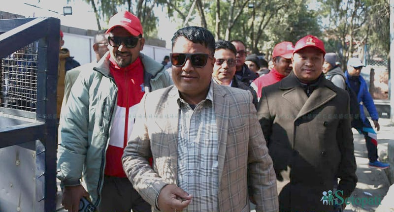 महेश बस्नेतले सरकारलाई भने– एमाले आन्दोलनमा छ, प्रहरीलाई लाठी मात्र उपलब्ध गराउनुहोला!