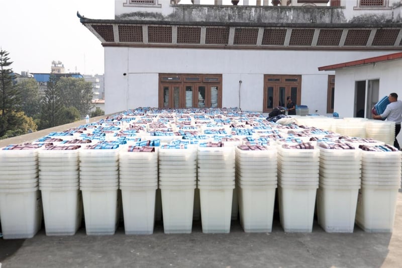 तयार भयो मतपेटिका, पठाइँदैछ जिल्ला-जिल्लामा (तस्बिरहरू)