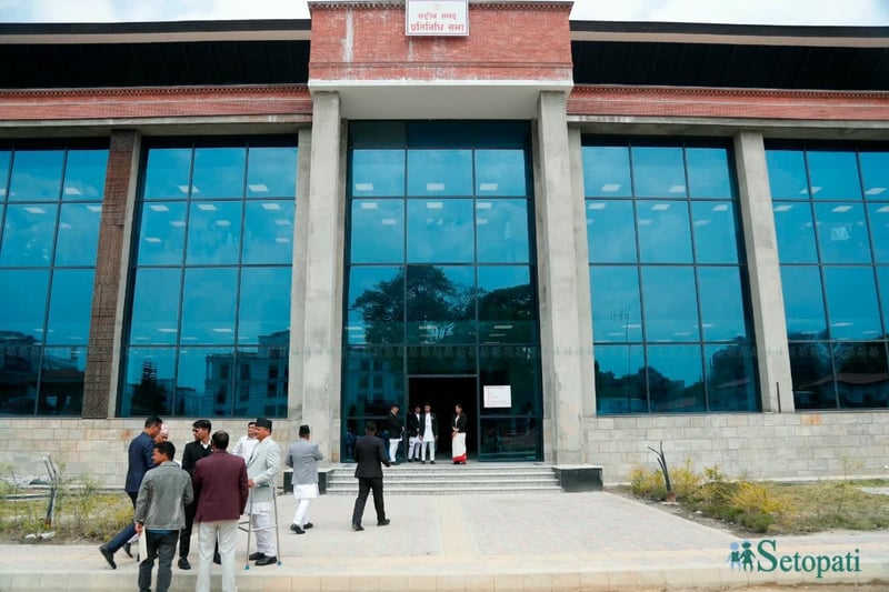 शपथ लिँदै नवनिर्वाचित सांसदहरू (लाइभ)