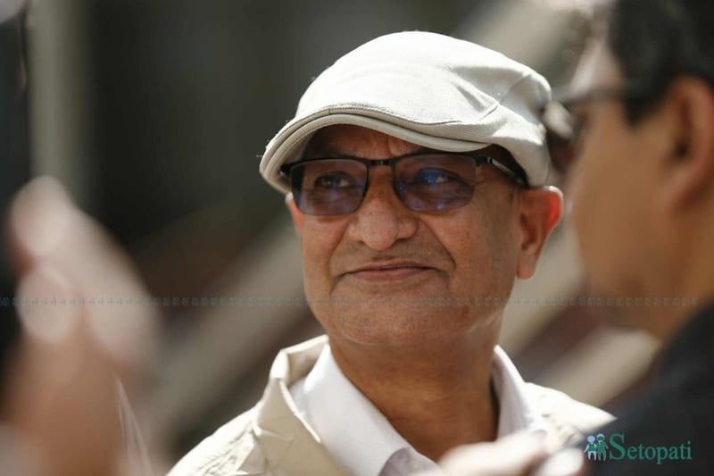 विशेष महाधिवेशन पक्षधरसँग भएको वार्ताबारे केन्द्रीय समितिमा रमेश लेखकको ब्रिफिङ