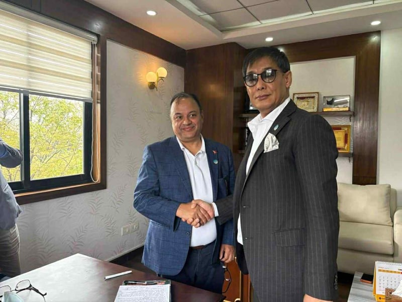 एनआरएनएको अध्यक्षमा हेमराजलाई रोबिनको समर्थन